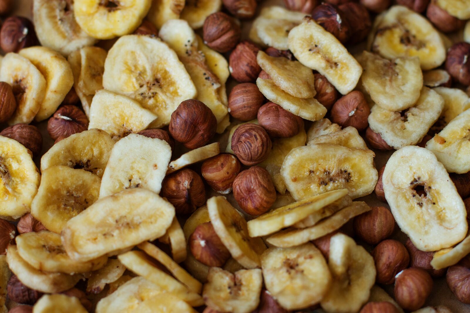Canon EOS 70D + Canon EF 50mm F1.4 USM sample photo. Banana, nuts, chips photography