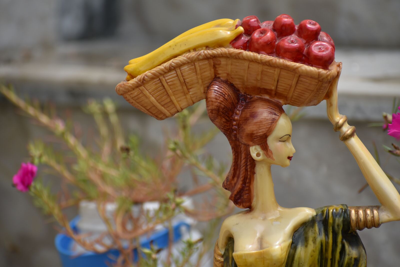Nikon D5600 sample photo. Fruit woman, seller, figurine photography