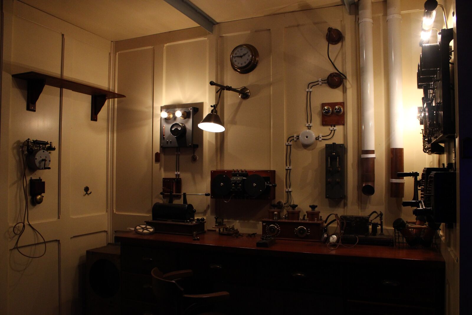 Canon EOS 600D (Rebel EOS T3i / EOS Kiss X5) sample photo. Titanic, room, architecture photography