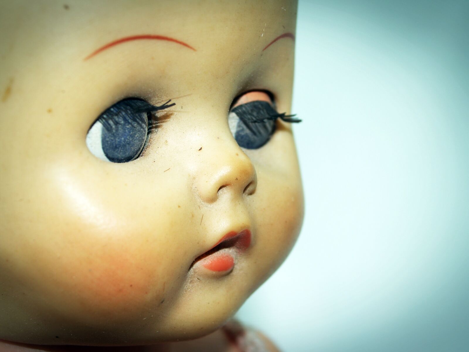 Olympus E-300 (EVOLT E-300) sample photo. Box, dolls, dressed, flea photography