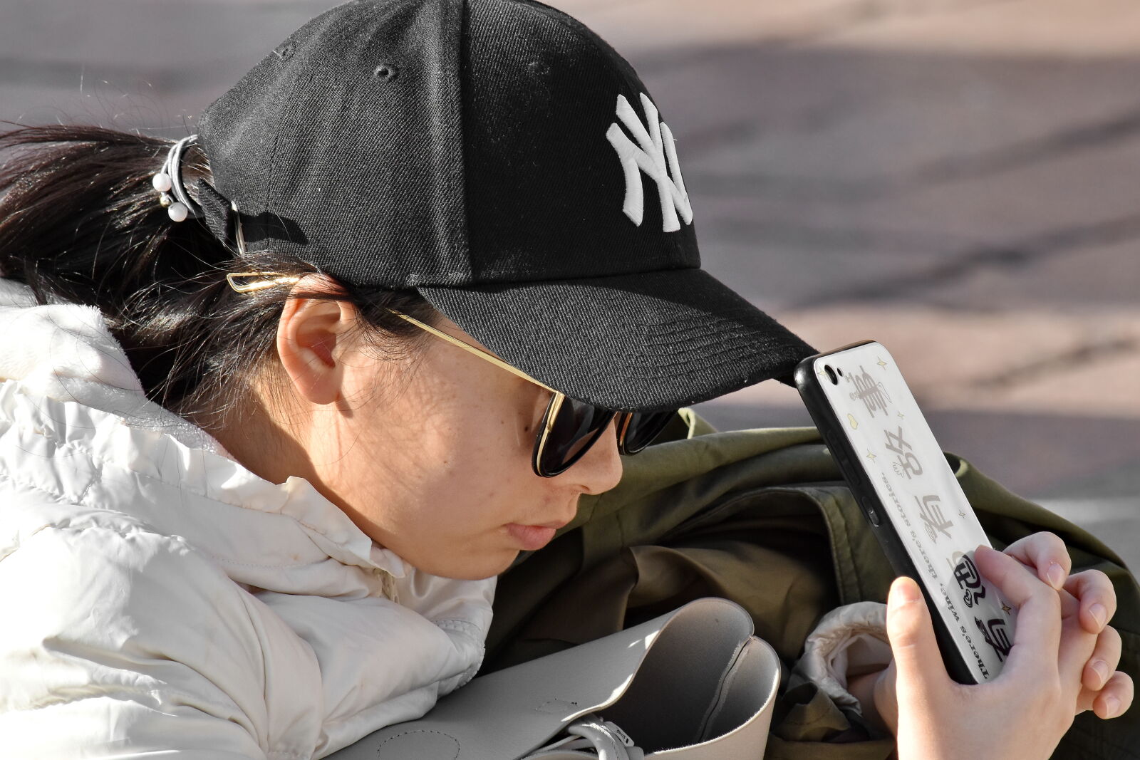 Nikon D5500 sample photo. Asian, cellphone, girl, hat photography