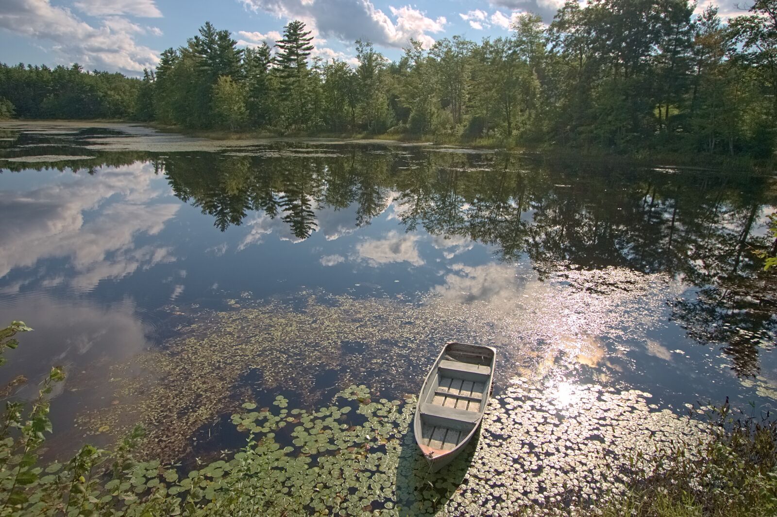 Canon EOS 300D (EOS Digital Rebel / EOS Kiss Digital) sample photo. Boat, lake, pond photography