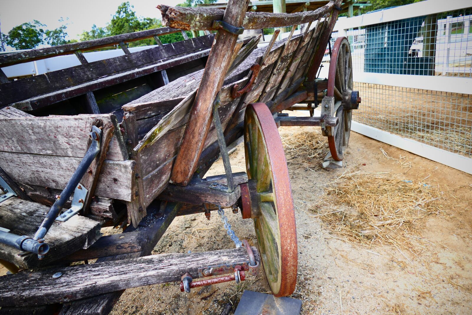 Panasonic Lumix DMC-FZ1000 sample photo. Cart, old, vintage photography