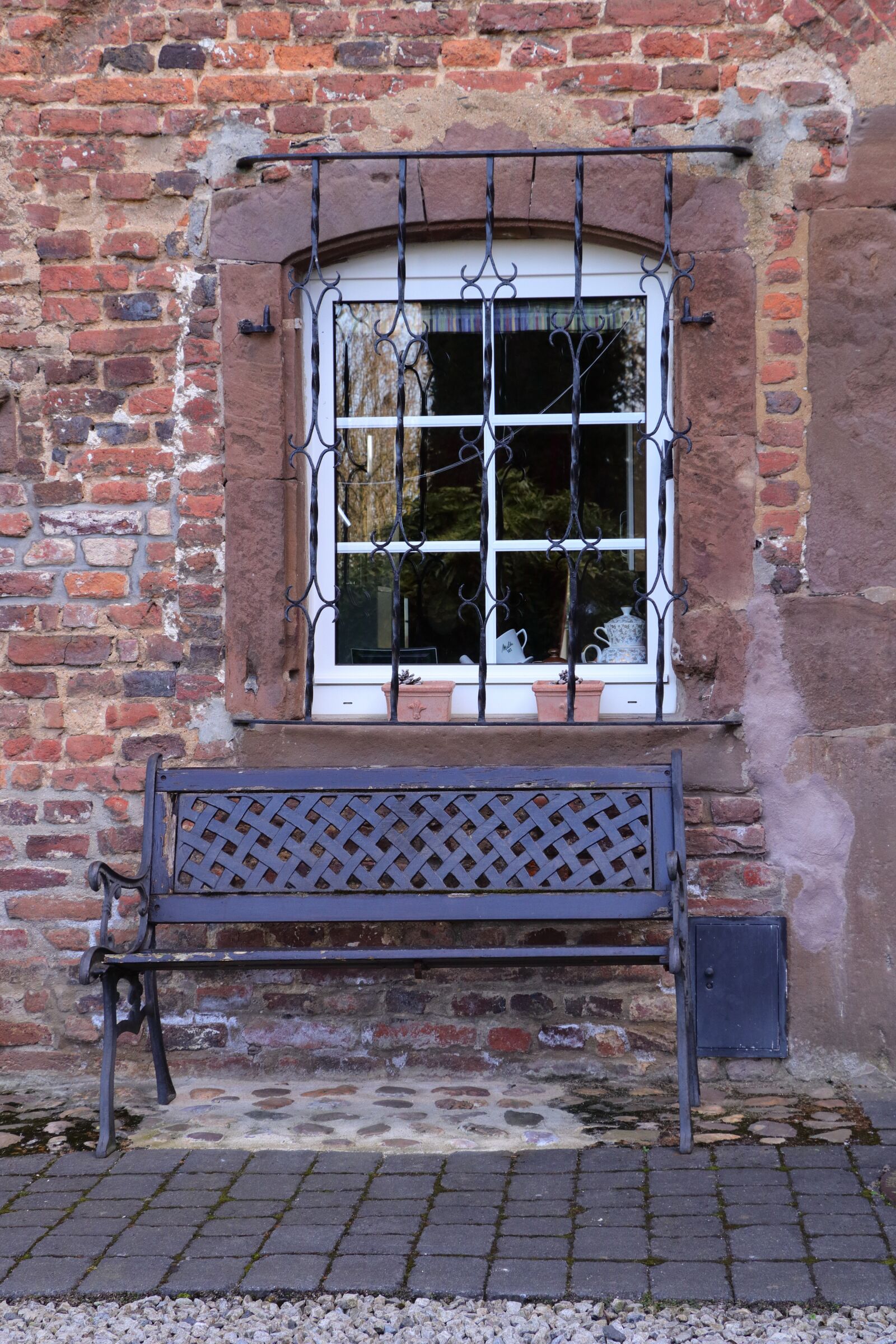 Canon EOS 80D sample photo. Window, bank, building photography