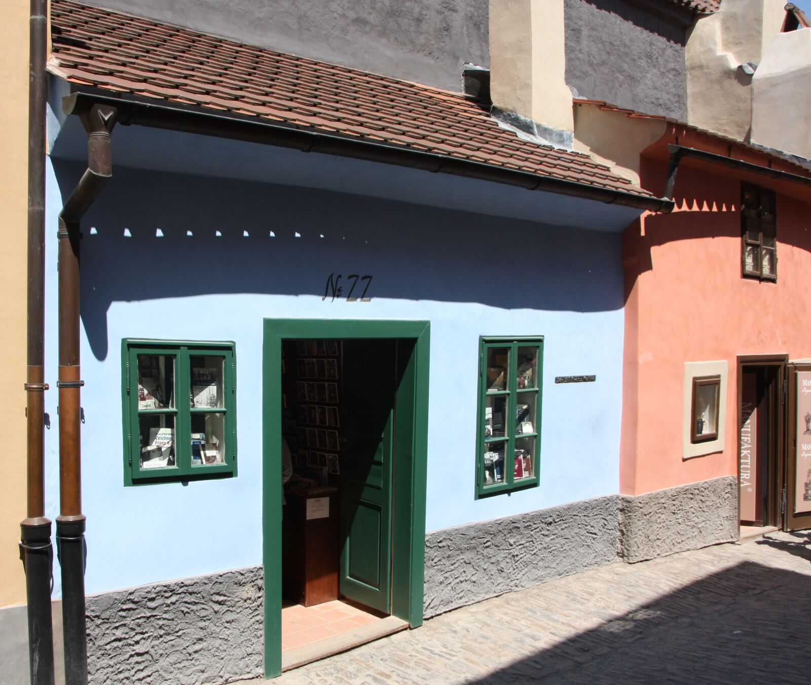 Canon EOS 450D (EOS Rebel XSi / EOS Kiss X2) sample photo. Prague, golden lane, historic photography