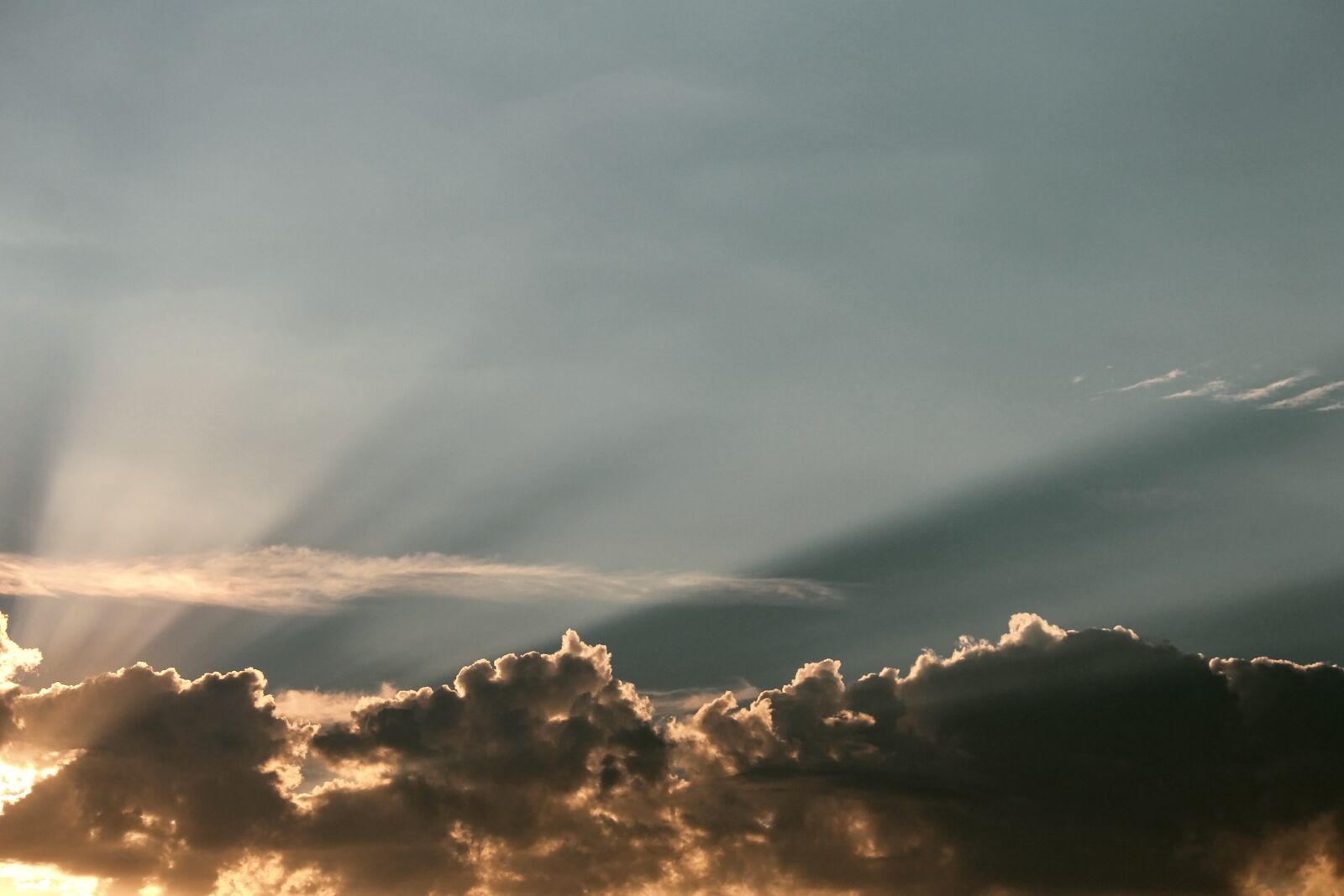 Canon EOS 1100D (EOS Rebel T3 / EOS Kiss X50) sample photo. Clouds, sunbeam, sky photography