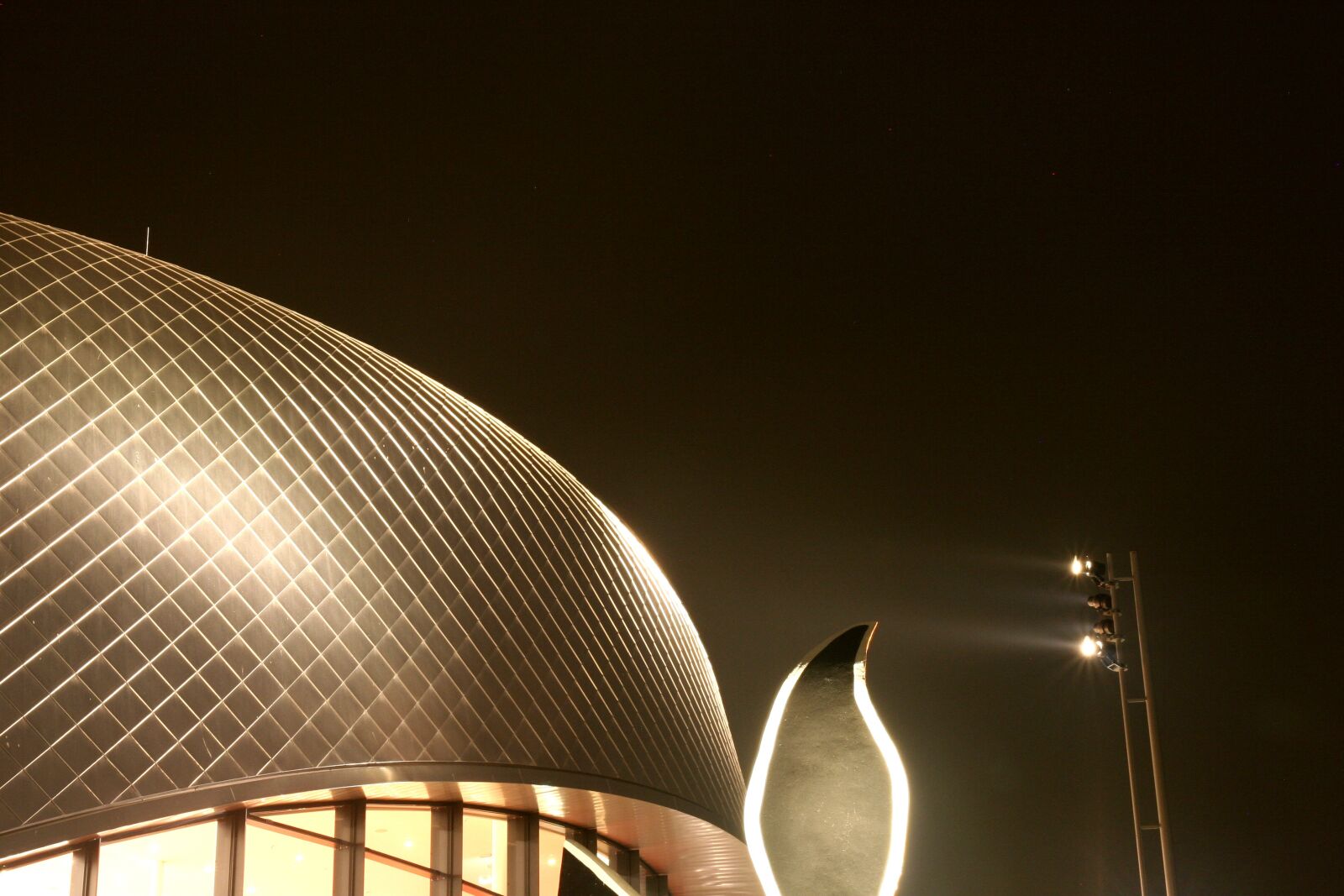 Canon EOS 20D sample photo. Roof, night, pattern photography
