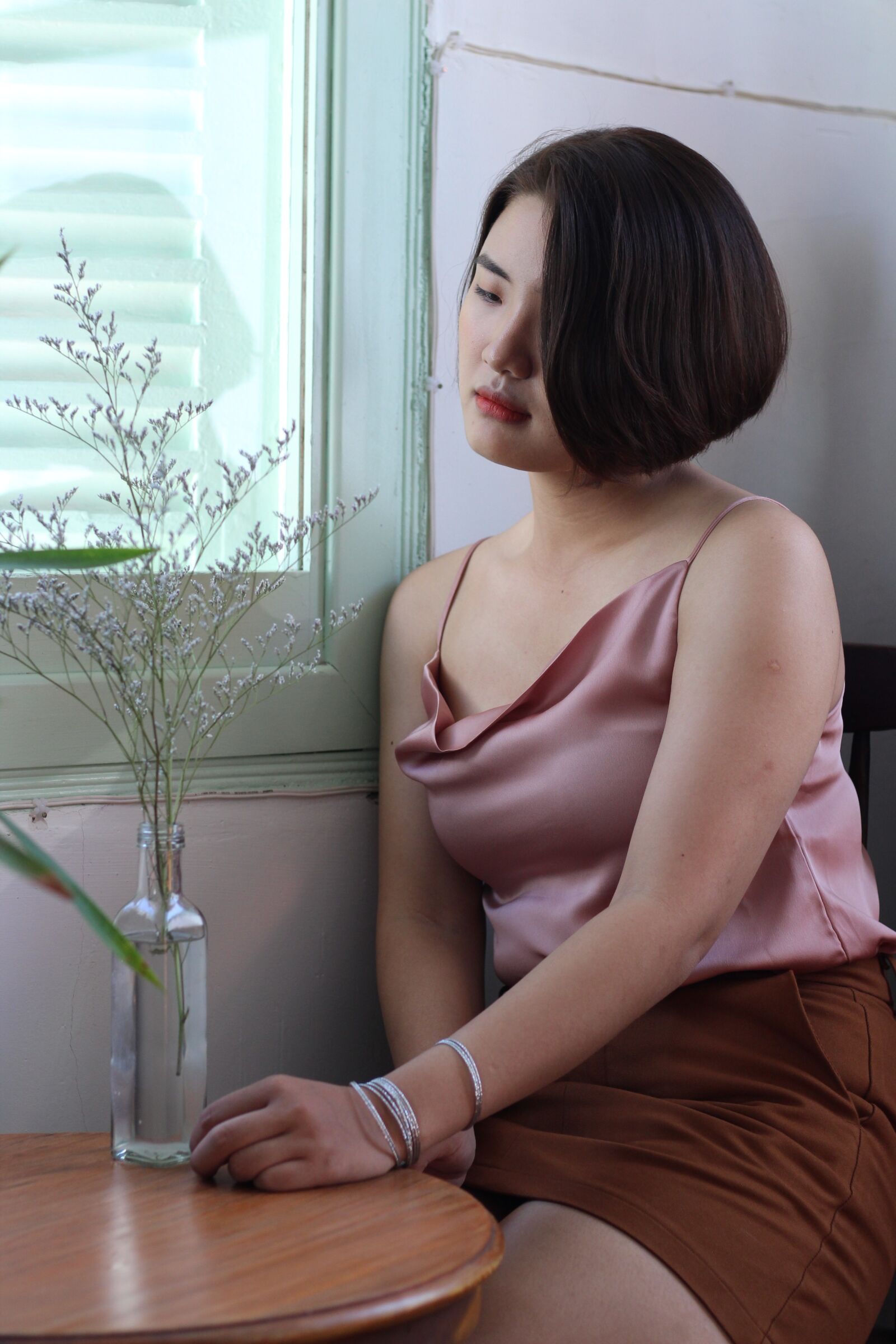 Canon EOS 1300D (EOS Rebel T6 / EOS Kiss X80) + Canon EF 50mm F1.8 STM sample photo. Vietnamese, asia, lady photography