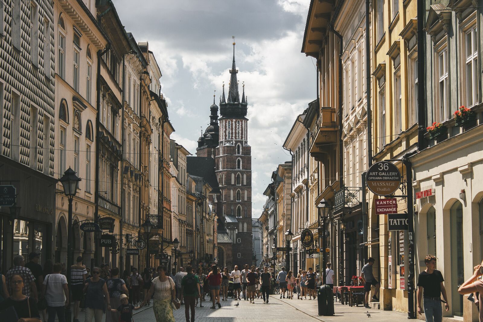 Canon EOS 1200D (EOS Rebel T5 / EOS Kiss X70 / EOS Hi) sample photo. Street, tower, krakow photography