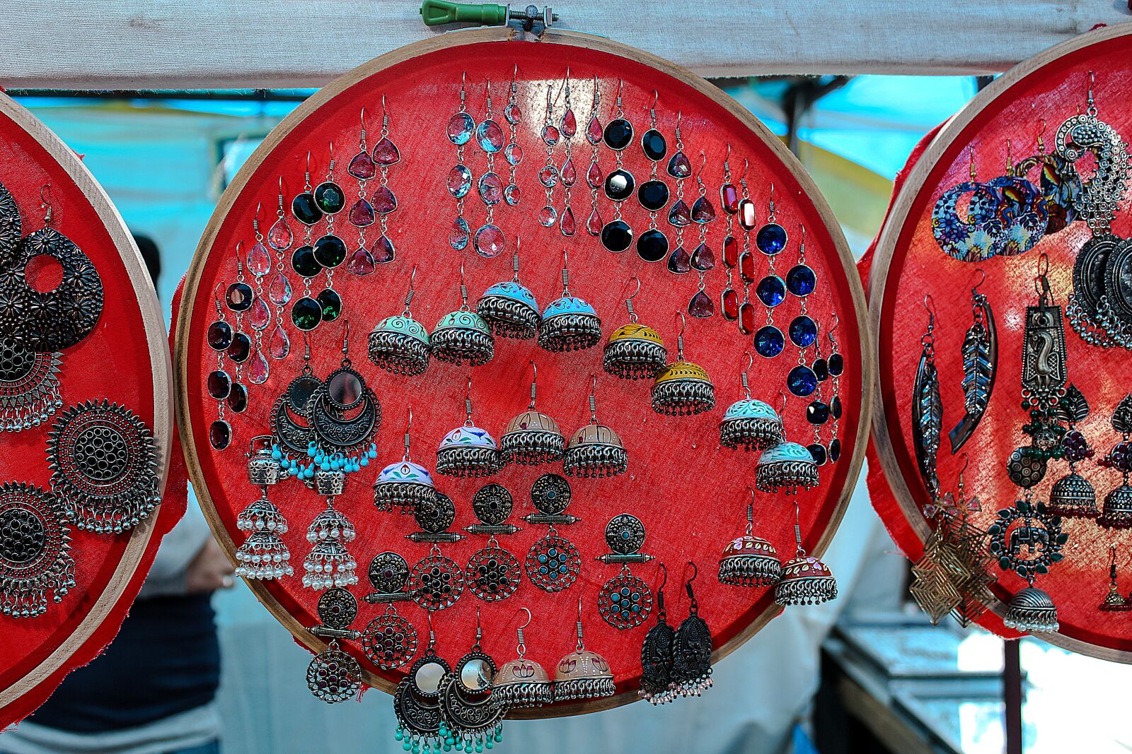Canon EOS 700D (EOS Rebel T5i / EOS Kiss X7i) sample photo. Jewelry, silver, earring photography