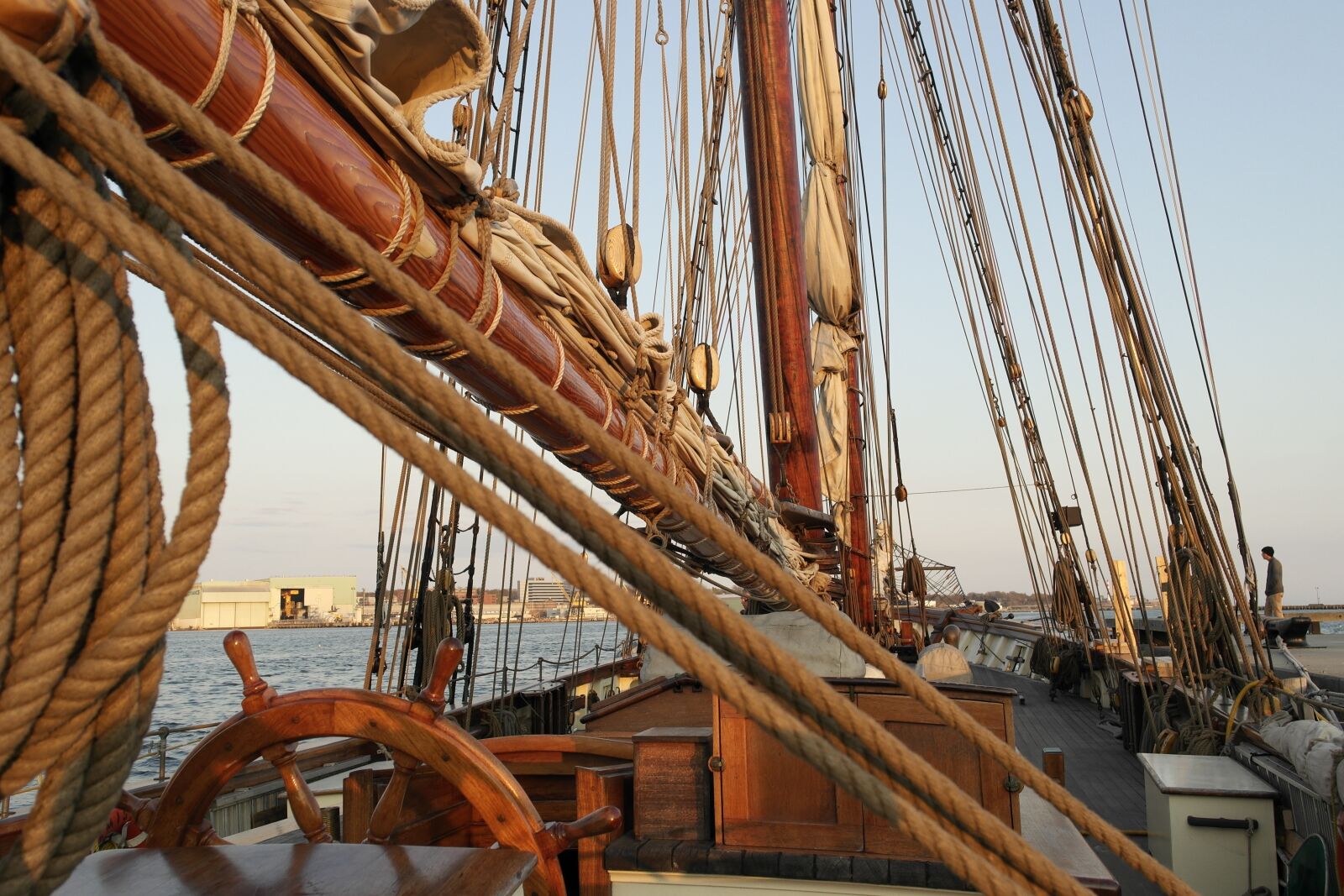 Samsung NX1000 sample photo. Ship, helm, mast photography