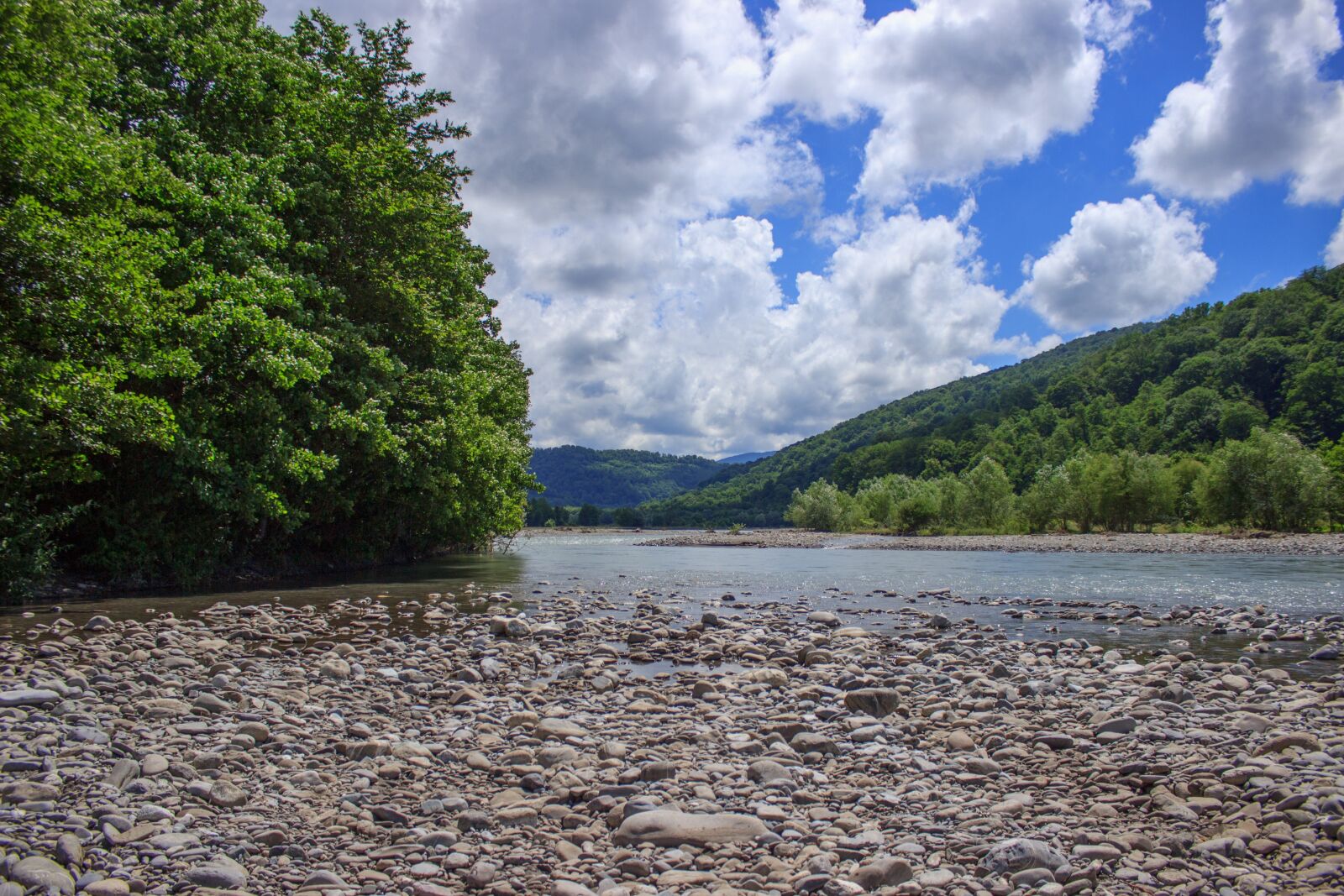 Canon EOS 600D (Rebel EOS T3i / EOS Kiss X5) sample photo. River, the caucasus, hills photography
