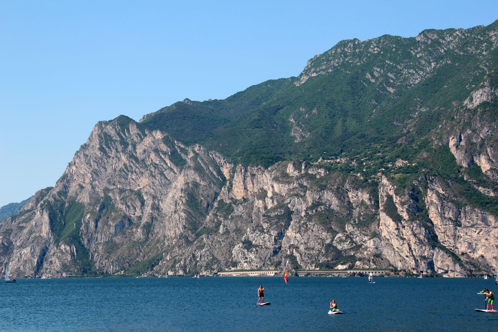 Canon EOS 600D (Rebel EOS T3i / EOS Kiss X5) sample photo. Garda, italy, lake photography