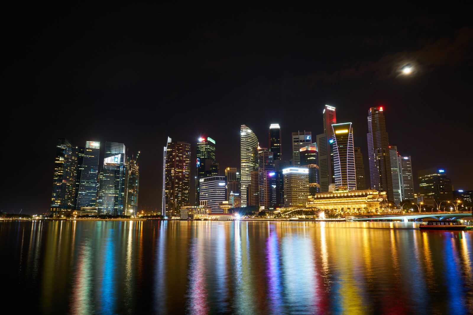 Sony a7R II sample photo. Reflection, the work, hotel photography