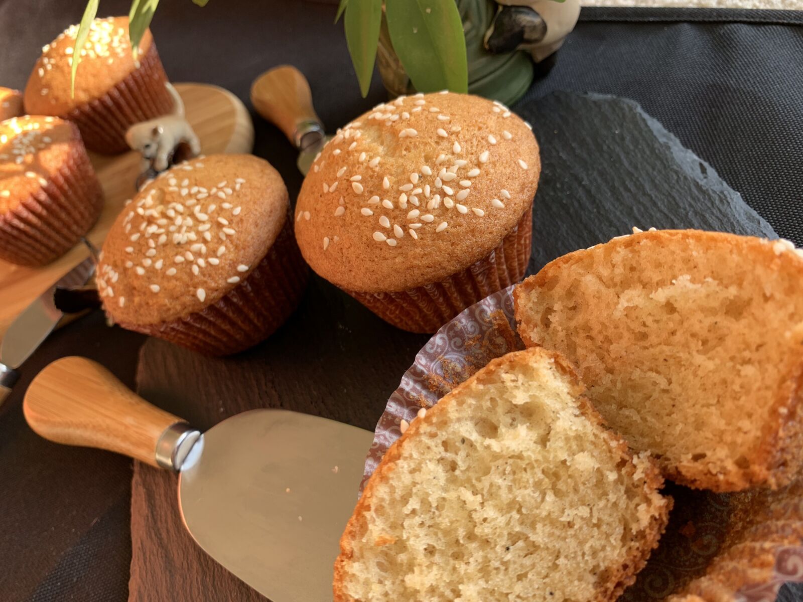 iPhone XR back camera 4.25mm f/1.8 sample photo. Cupcake, yazdicake, cookies photography