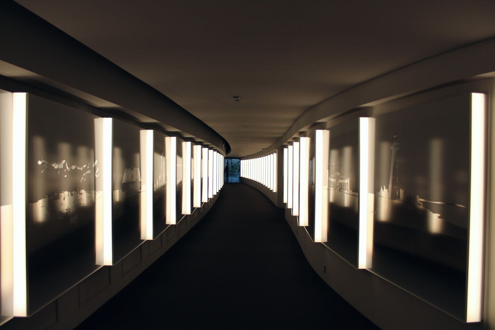 Canon EOS 1300D (EOS Rebel T6 / EOS Kiss X80) sample photo. Hallway, lights, corridor photography