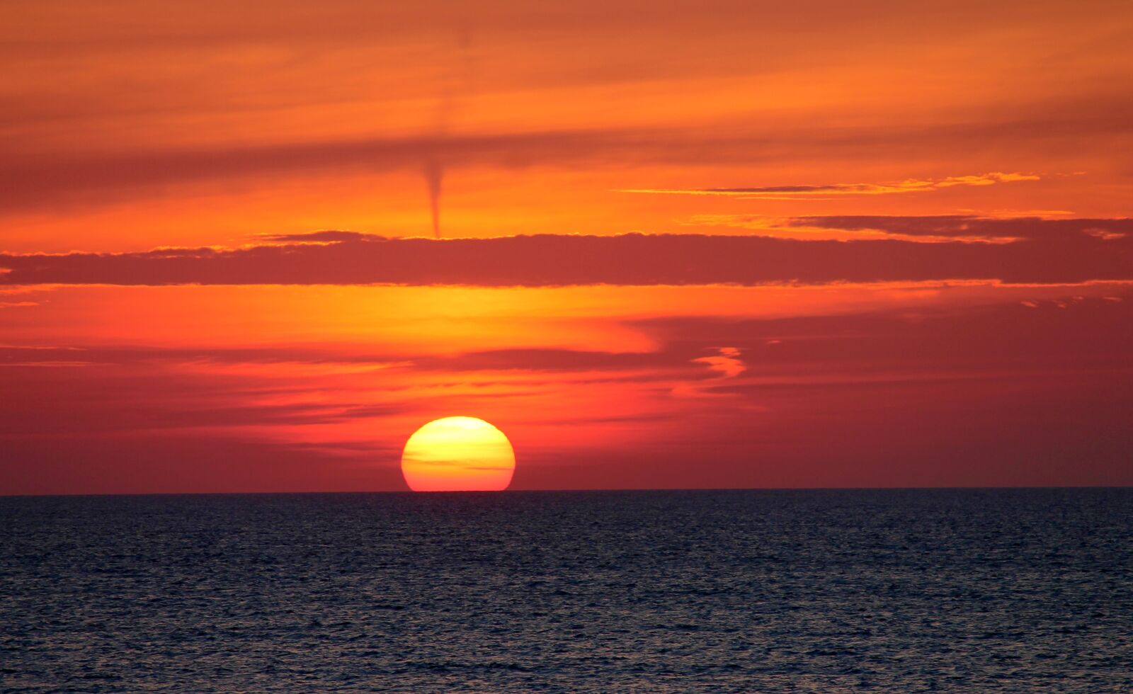 Canon EOS 1100D (EOS Rebel T3 / EOS Kiss X50) sample photo. Sunset, evening sun, sea photography
