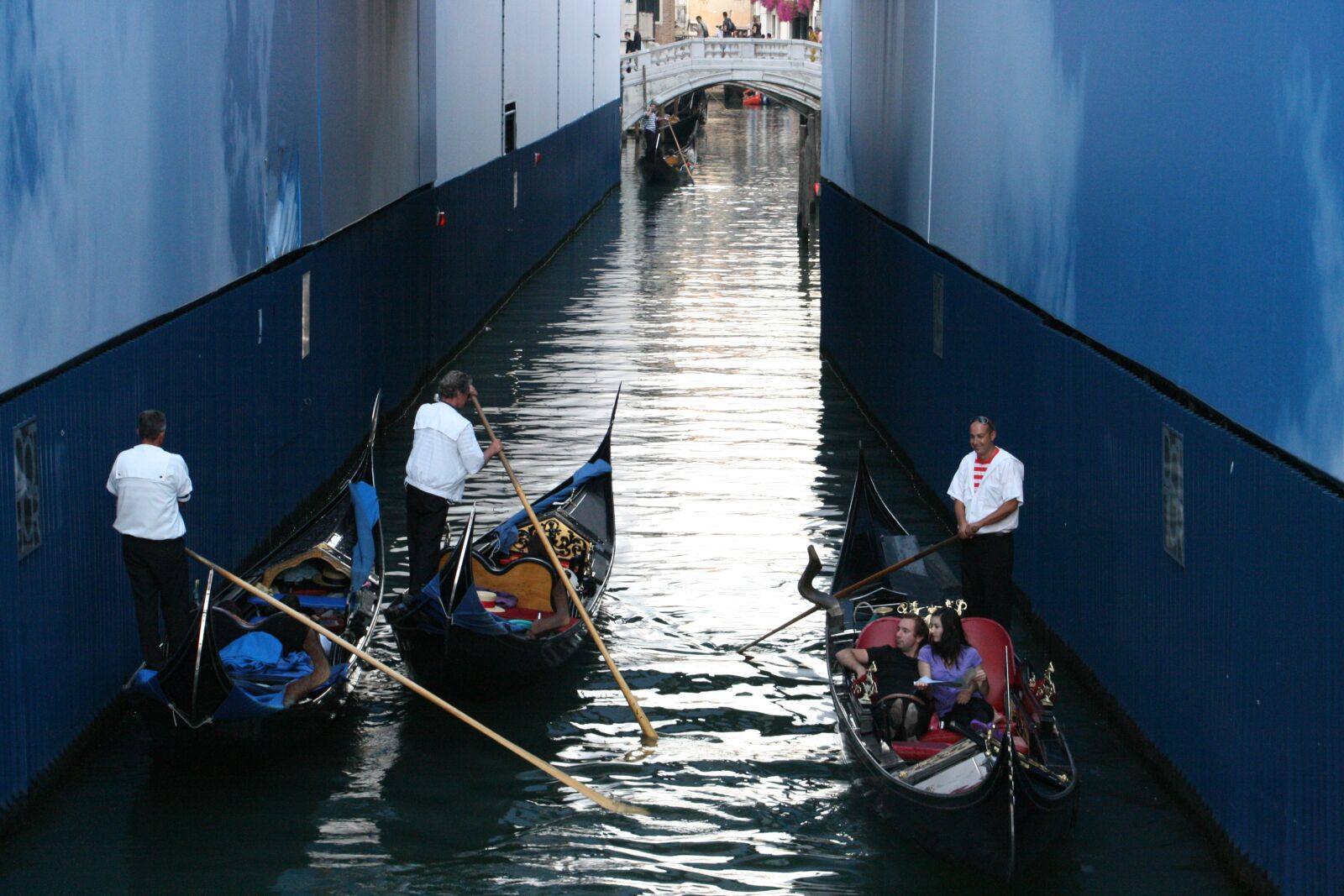 Canon EOS 400D (EOS Digital Rebel XTi / EOS Kiss Digital X) sample photo. Italy, venezia, gondola photography
