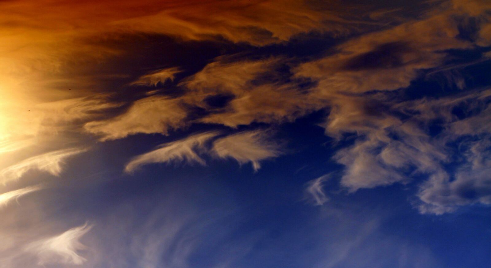 Canon EOS 700D (EOS Rebel T5i / EOS Kiss X7i) + Canon EF 85mm F1.8 USM sample photo. Sky, cloud, forms photography