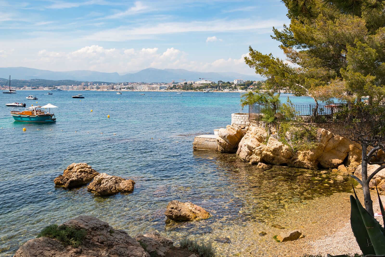 Canon EOS 70D + Canon EF-S 18-135mm F3.5-5.6 IS sample photo. Azur coast, c ted'azur photography