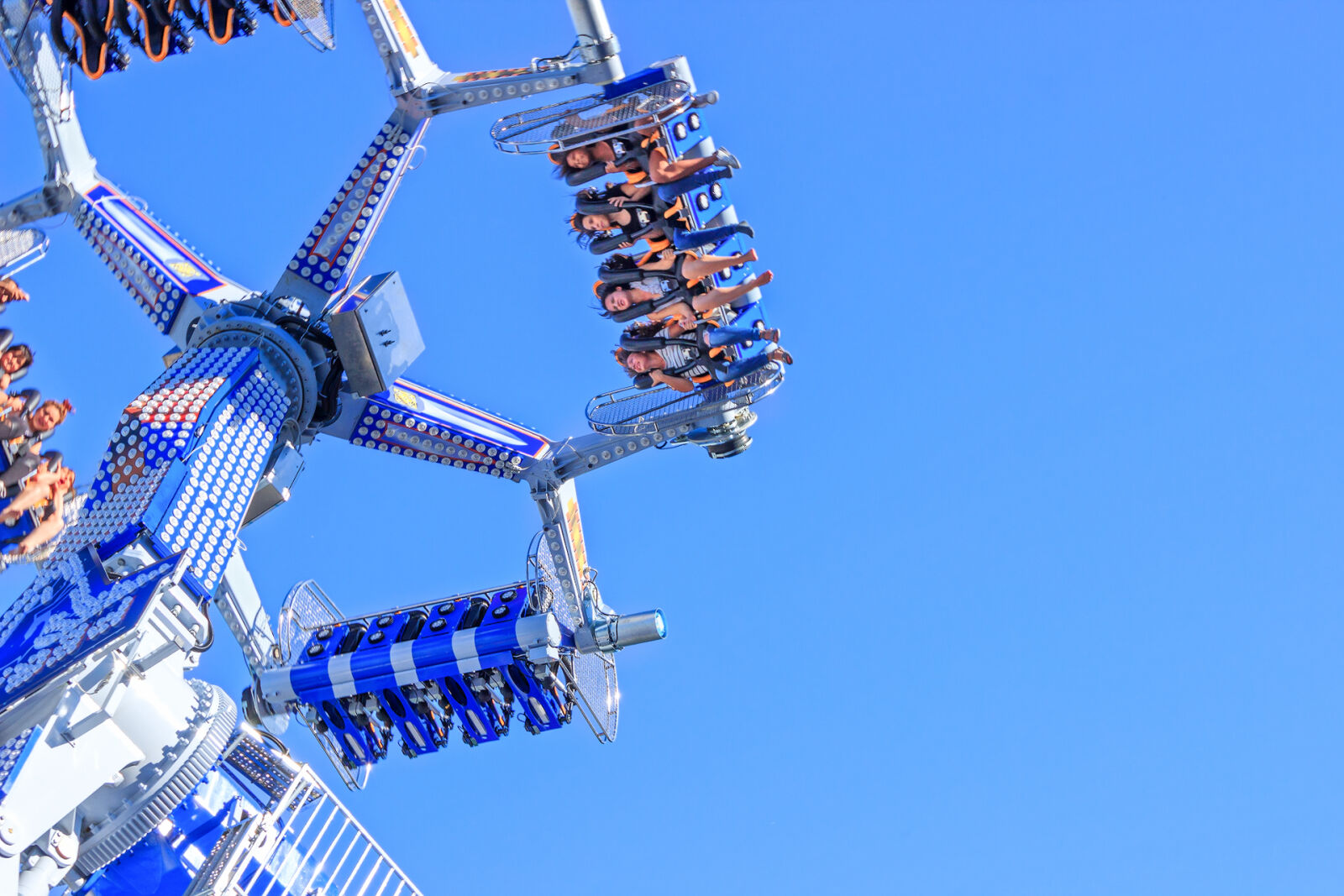 Canon EOS 600D (Rebel EOS T3i / EOS Kiss X5) sample photo. Ferris, wheel, geneve, joy photography