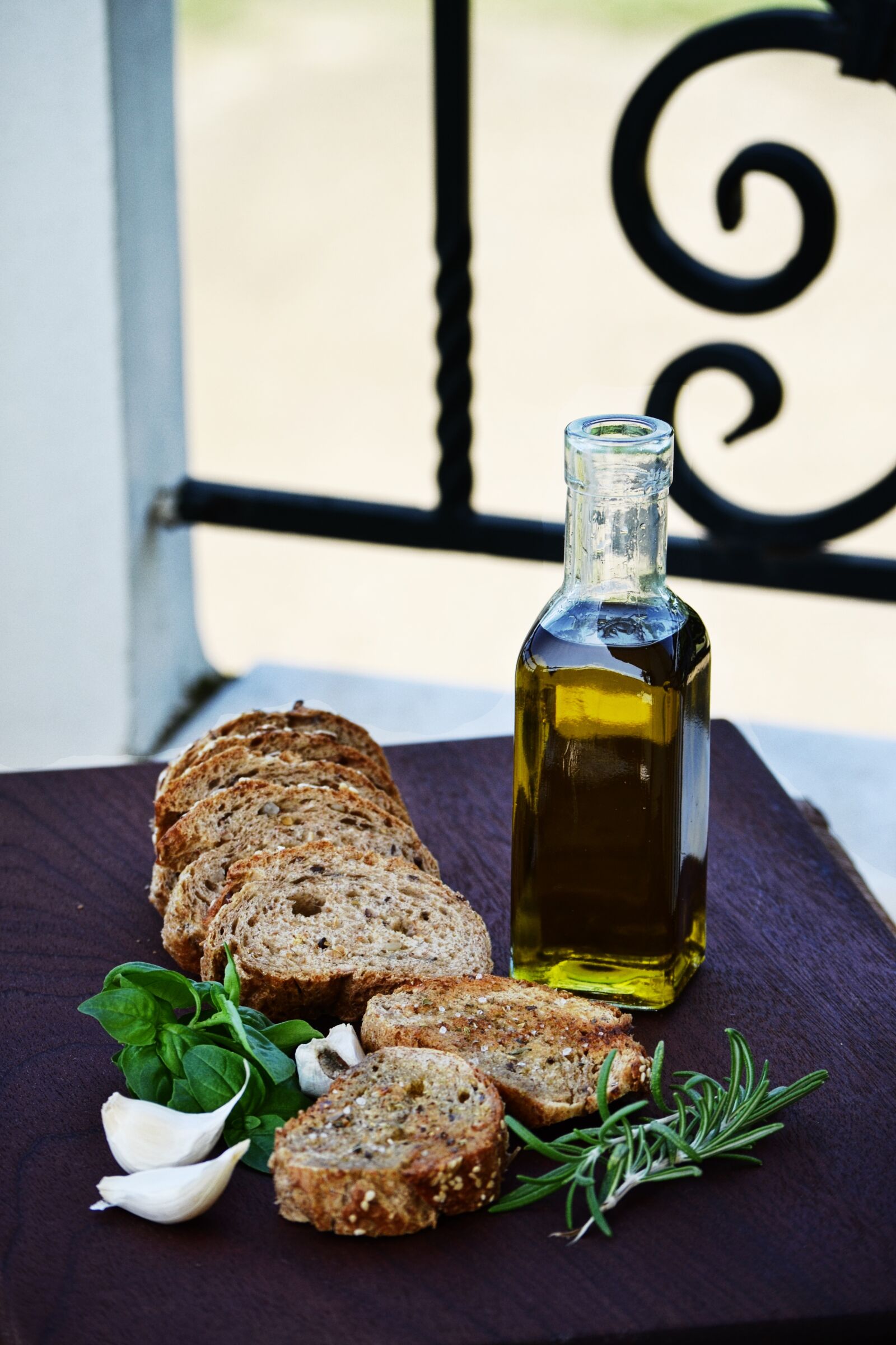 Nikon D3100 sample photo. Food, olive oil, garlic photography