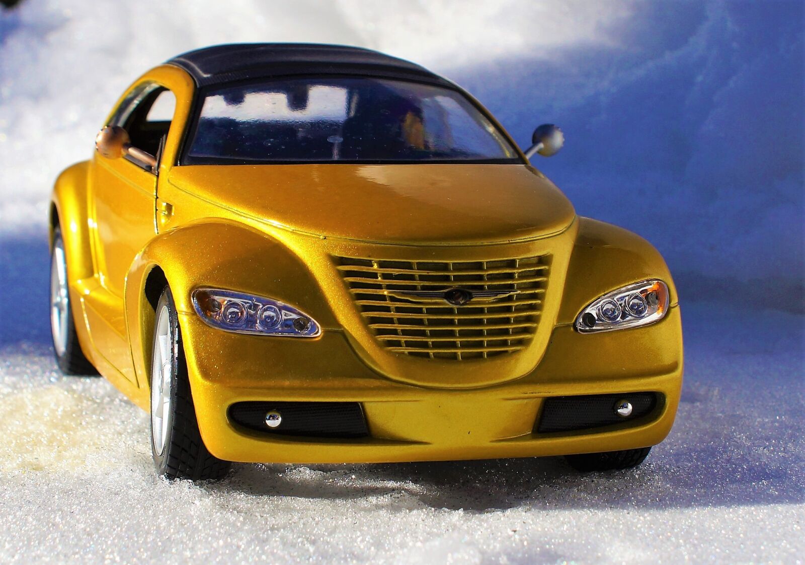 Sony DT 18-70mm F3.5-5.6 sample photo. Model car, chrysler, cruiser photography