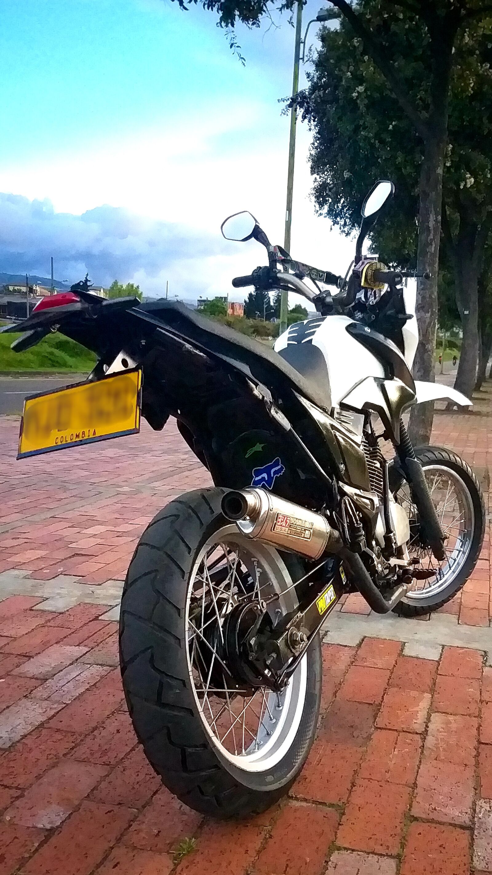 Samsung Galaxy J8 sample photo. Motocicleta, supermotard, estilo photography