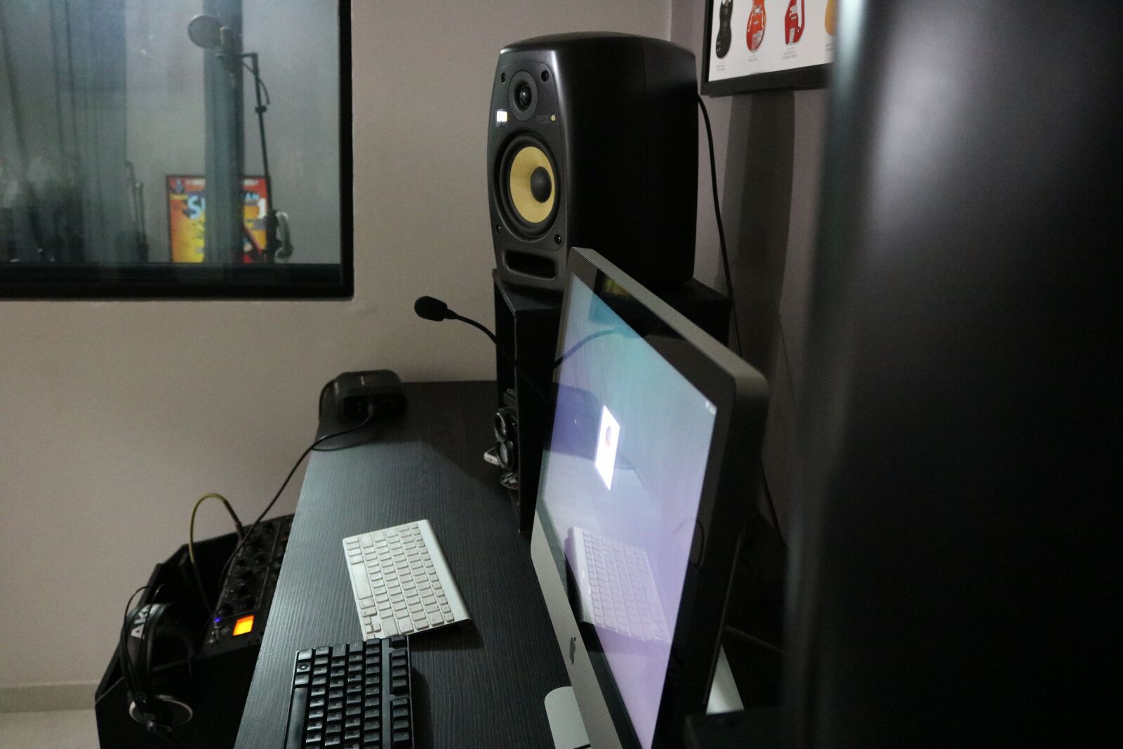 Canon EOS 750D (EOS Rebel T6i / EOS Kiss X8i) sample photo. Recording, studio, recordingstudio photography