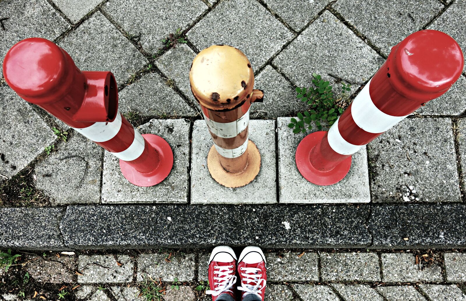 Sony Cyber-shot DSC-RX100 sample photo. Safety barrier, traffic, red-white photography