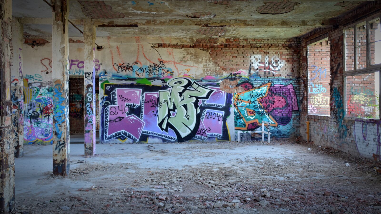 Nikon D5200 sample photo. Lost places, ruin, graffiti photography