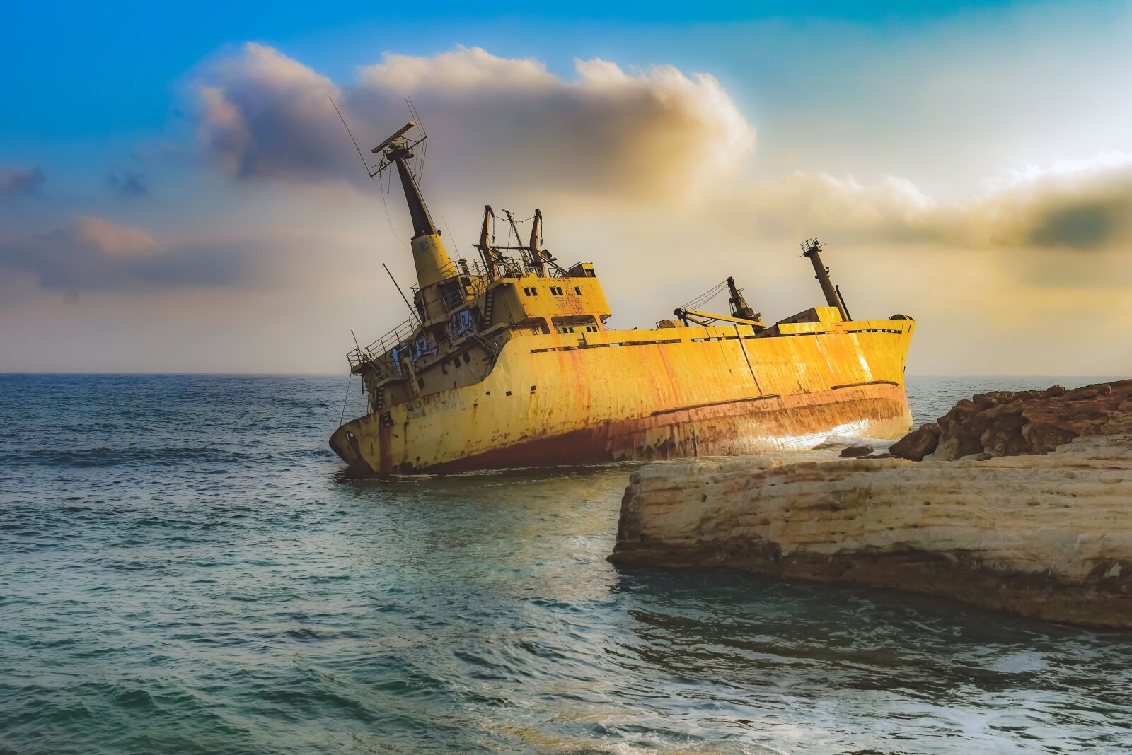 Nikon D3300 sample photo. Shipwreck, rocky coast, sea photography