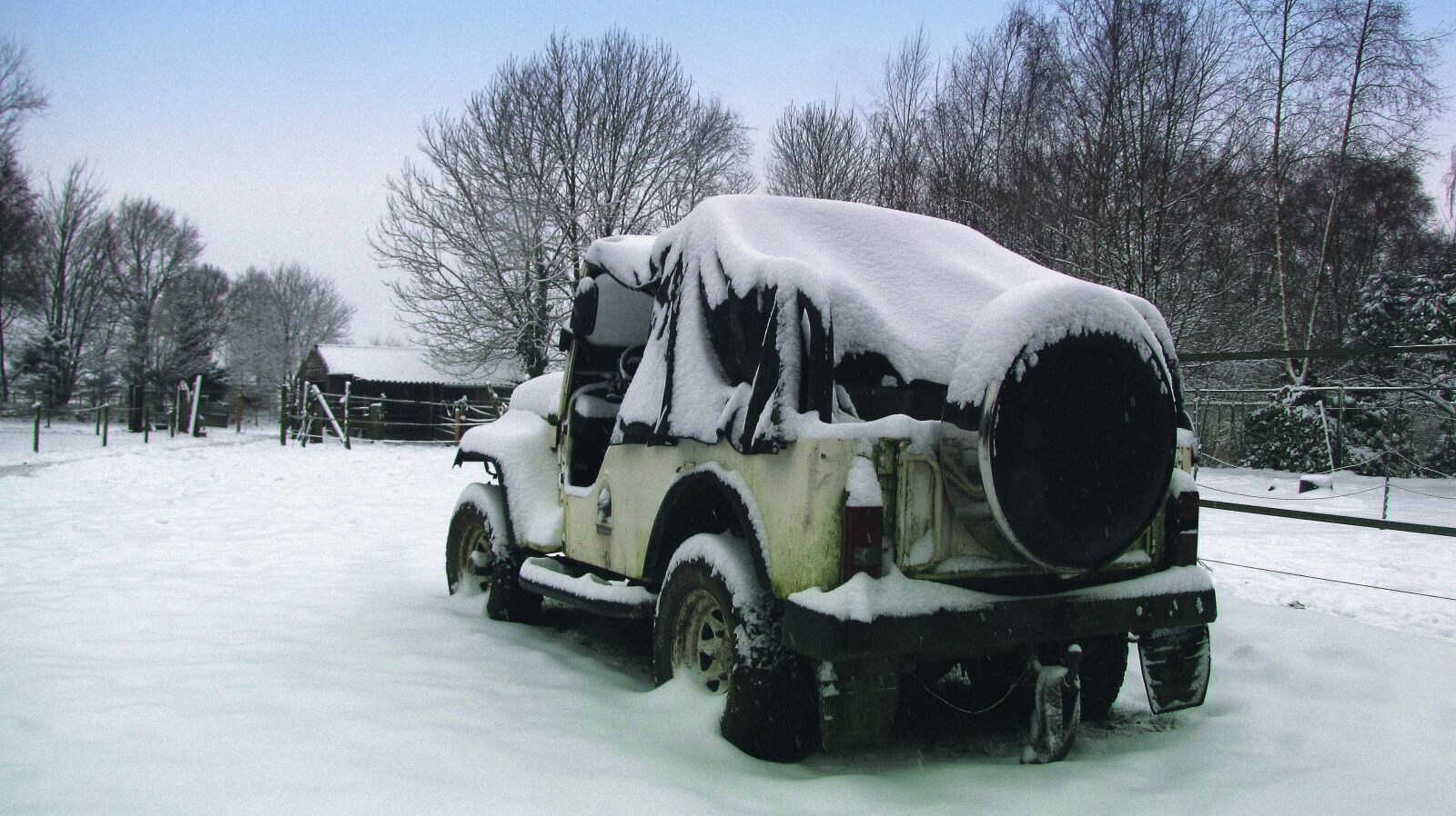 Canon PowerShot SX10 IS sample photo. Jeep, car, snow photography