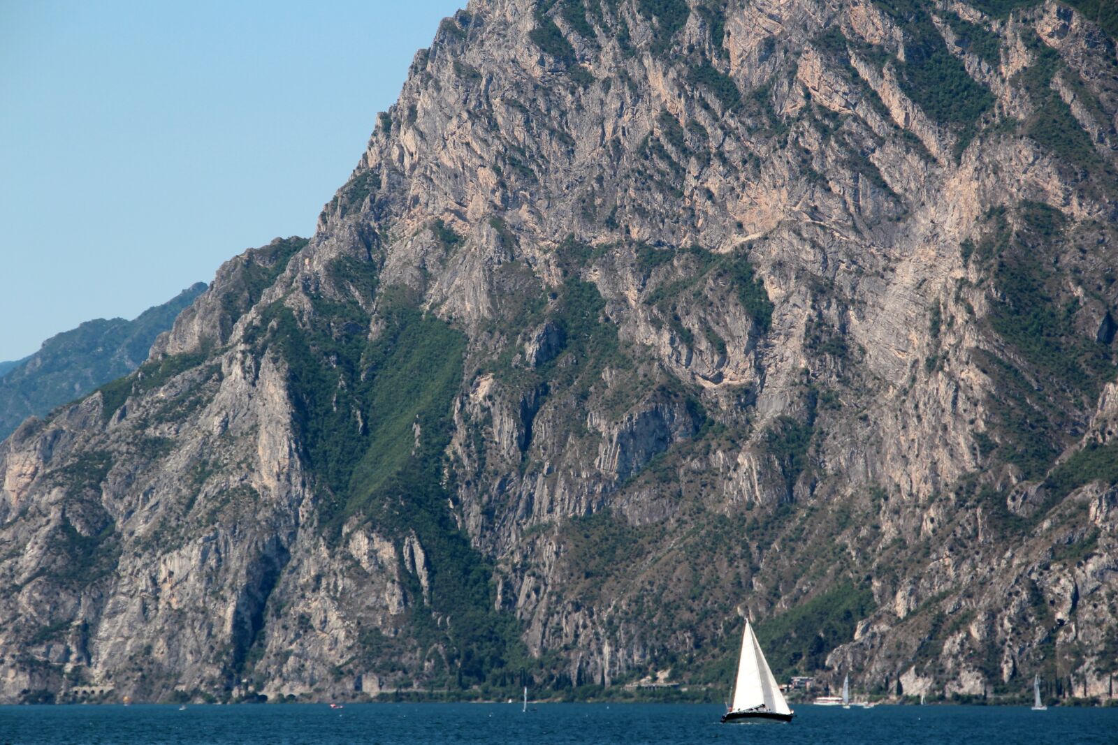 Canon EOS 600D (Rebel EOS T3i / EOS Kiss X5) sample photo. Garda, italy, lake photography