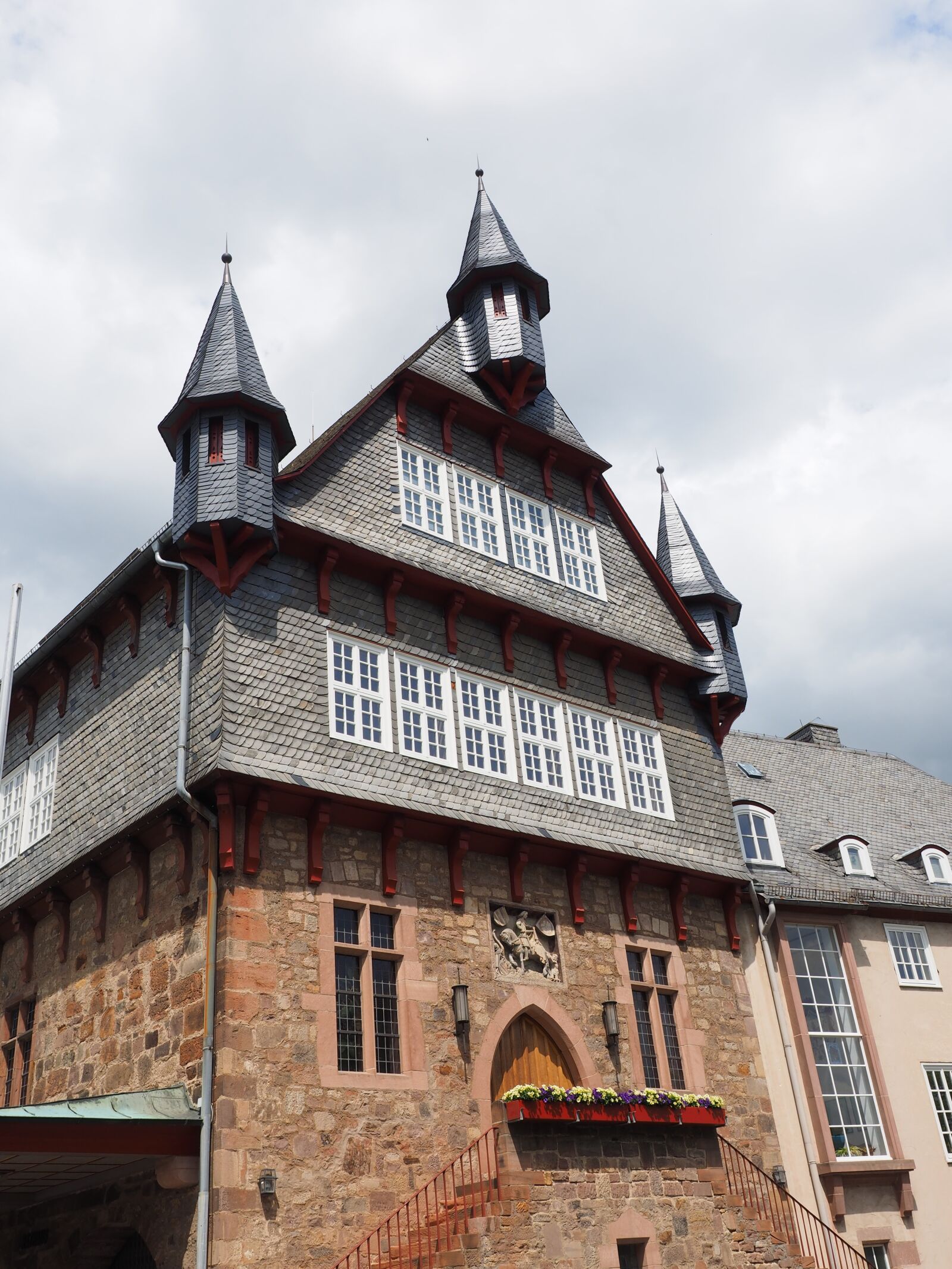 Olympus OM-D E-M1 + Olympus M.Zuiko Digital ED 12-40mm F2.8 Pro sample photo. Town hall, house, amtshaus photography