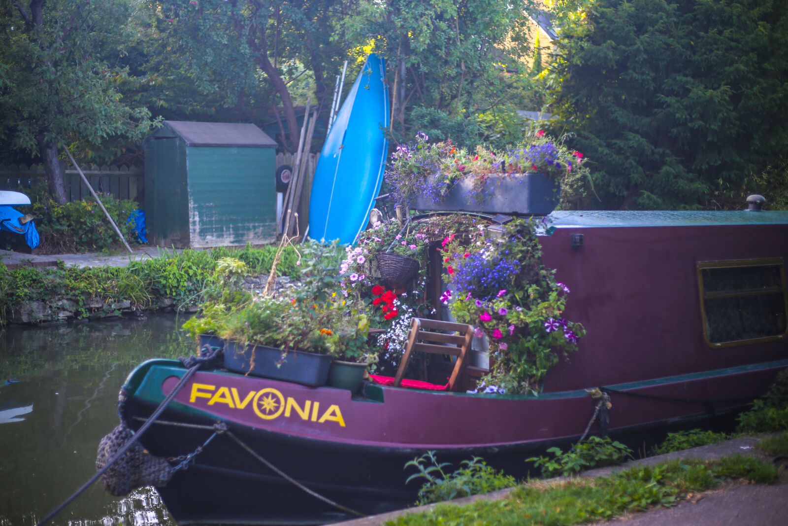 Canon EF 50mm F1.8 STM sample photo. Boat, decorated, with, flowers photography