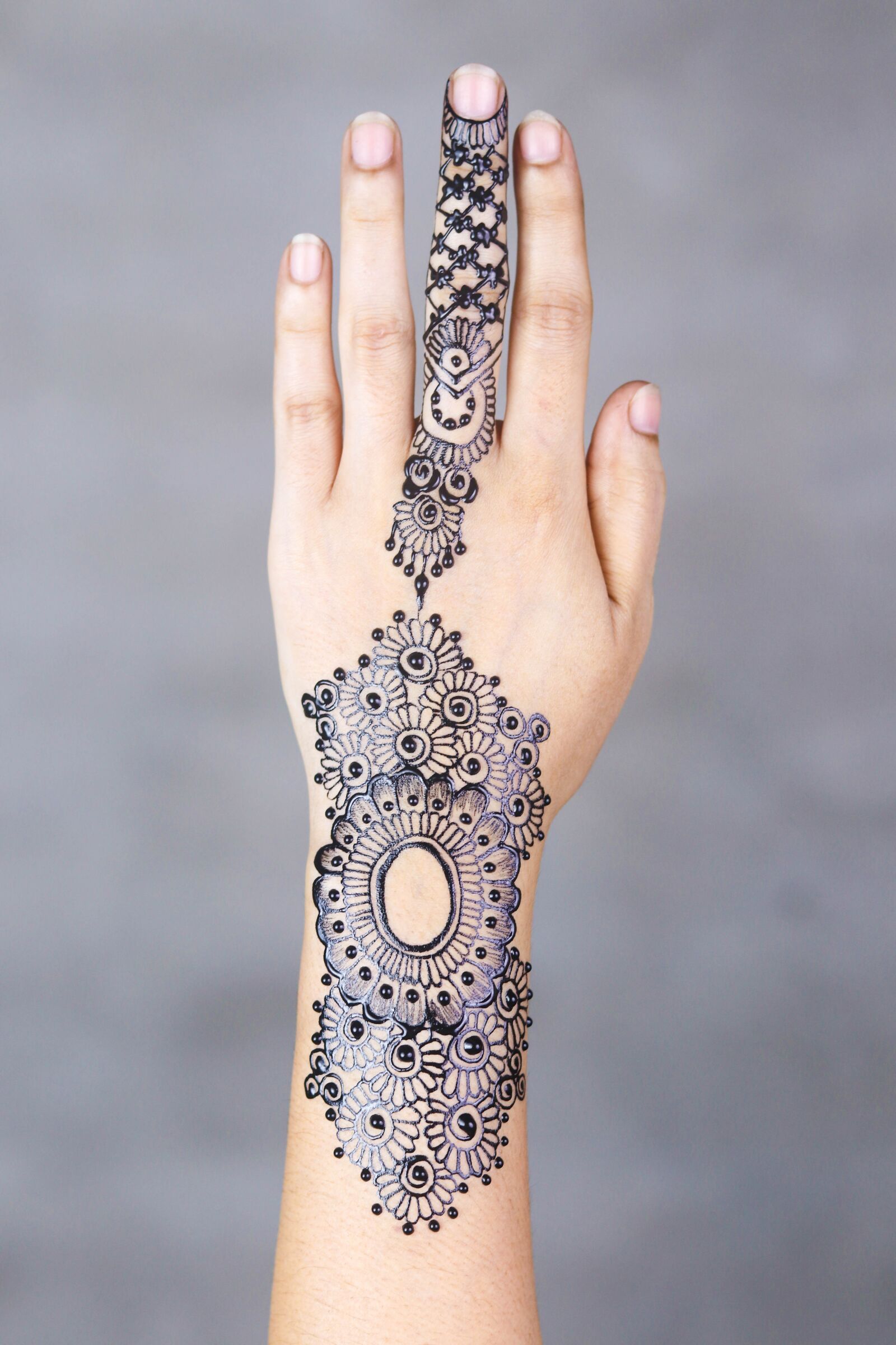 Canon EOS 80D sample photo. Henna, hands, mehendi photography