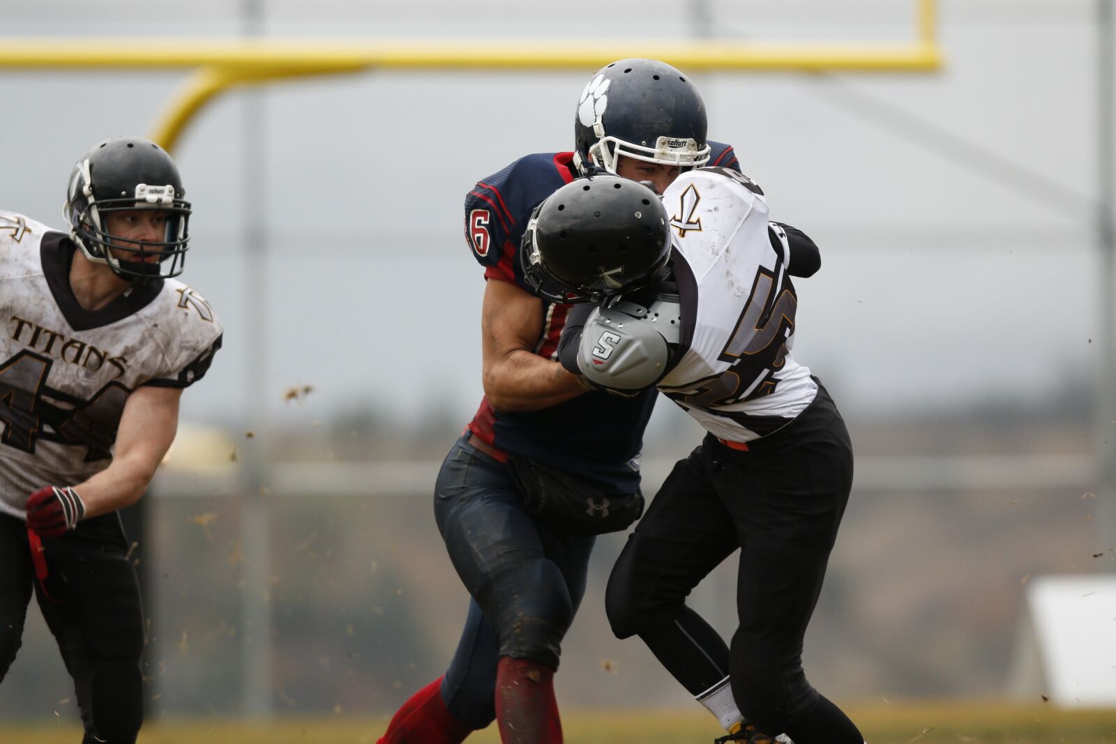 Canon EF 300mm F2.8L IS USM sample photo. Football, tackle, game photography