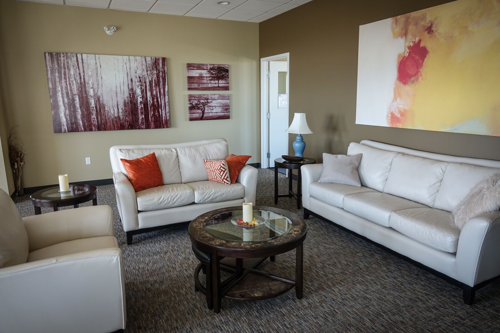 Sony Cyber-shot DSC-RX10 III sample photo. Waiting room, couch, painting photography
