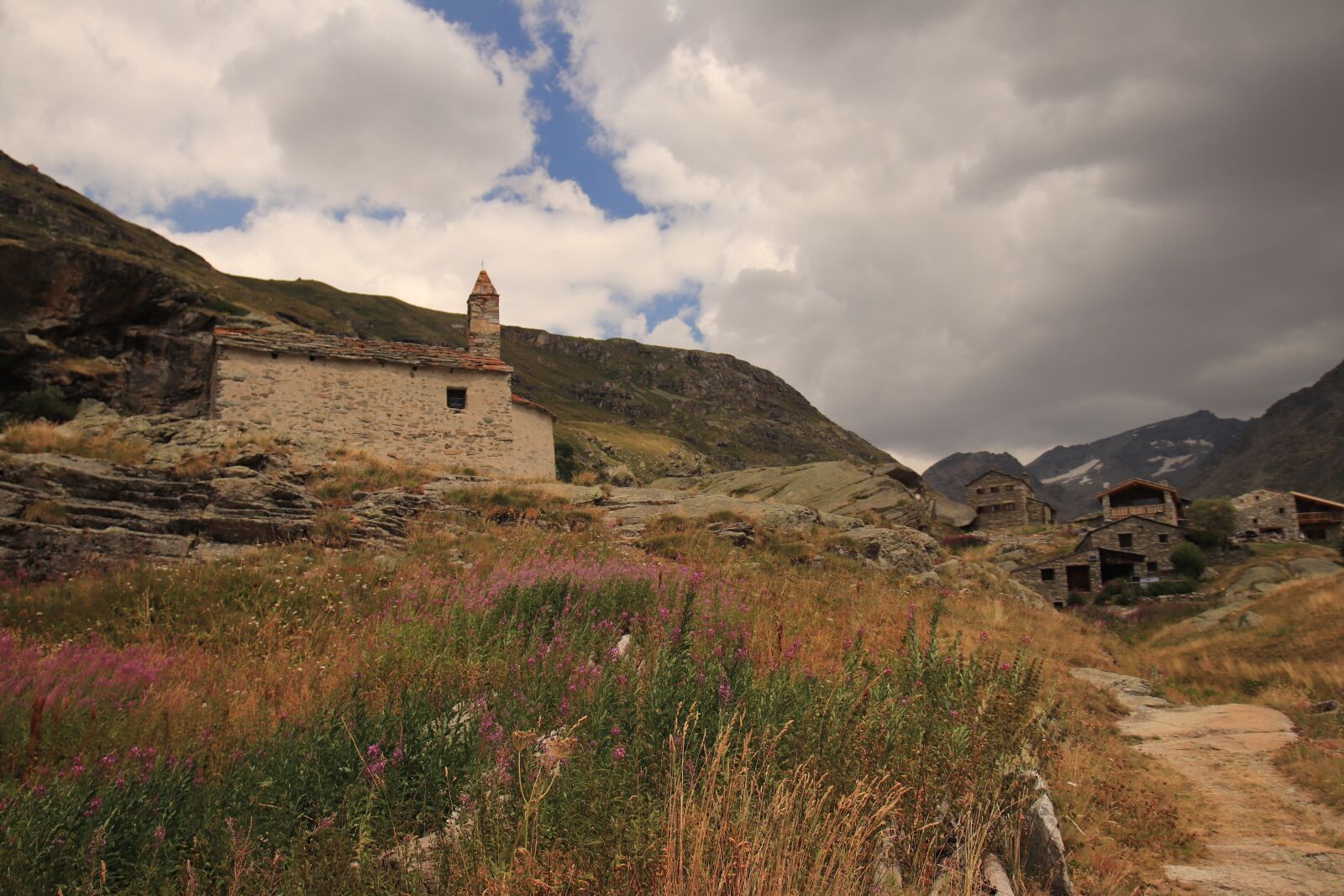 Canon EOS 77D (EOS 9000D / EOS 770D) sample photo. Village, france, mountain photography