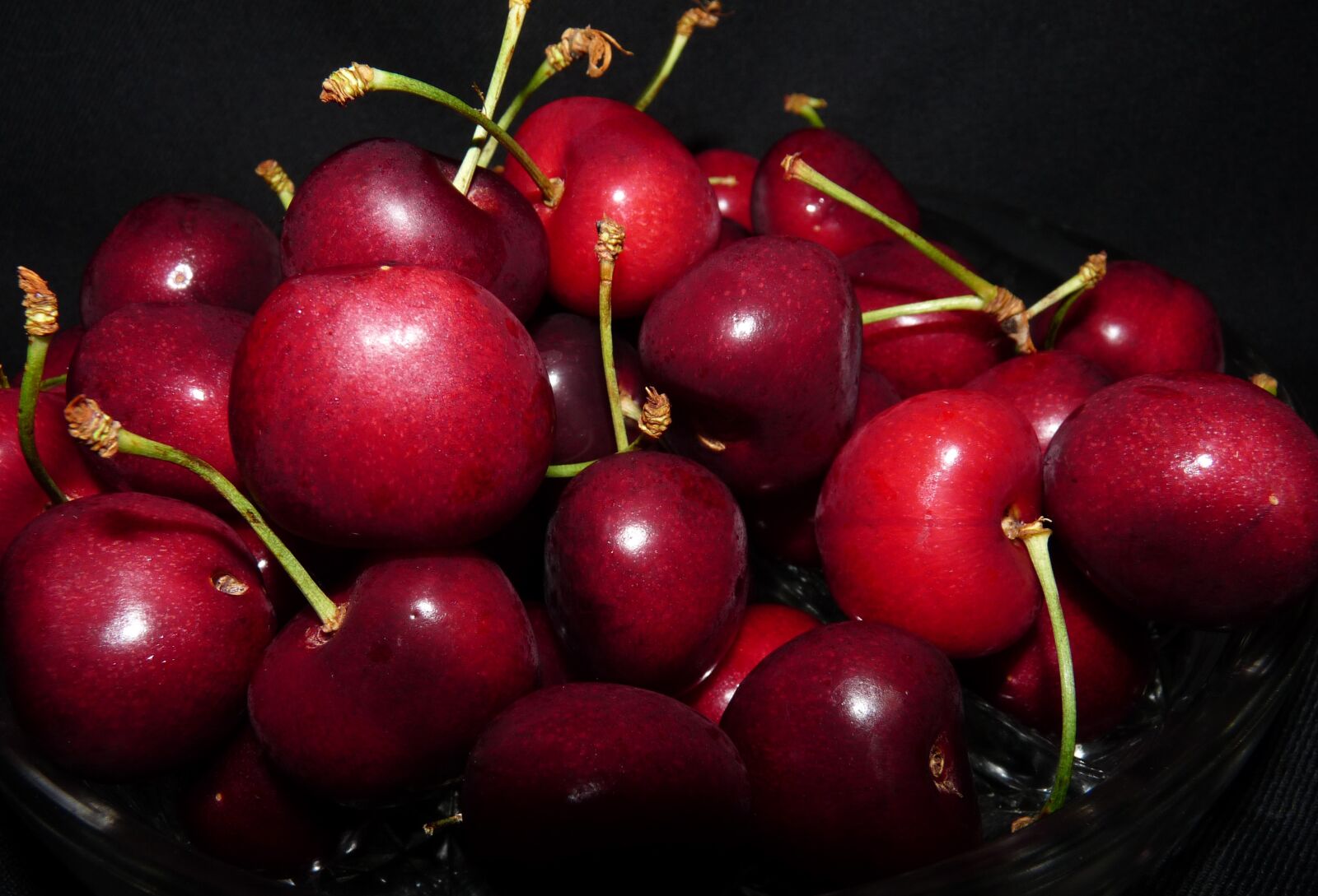 Panasonic Lumix DMC-FZ28 sample photo. Fruit, cherries, ripe photography
