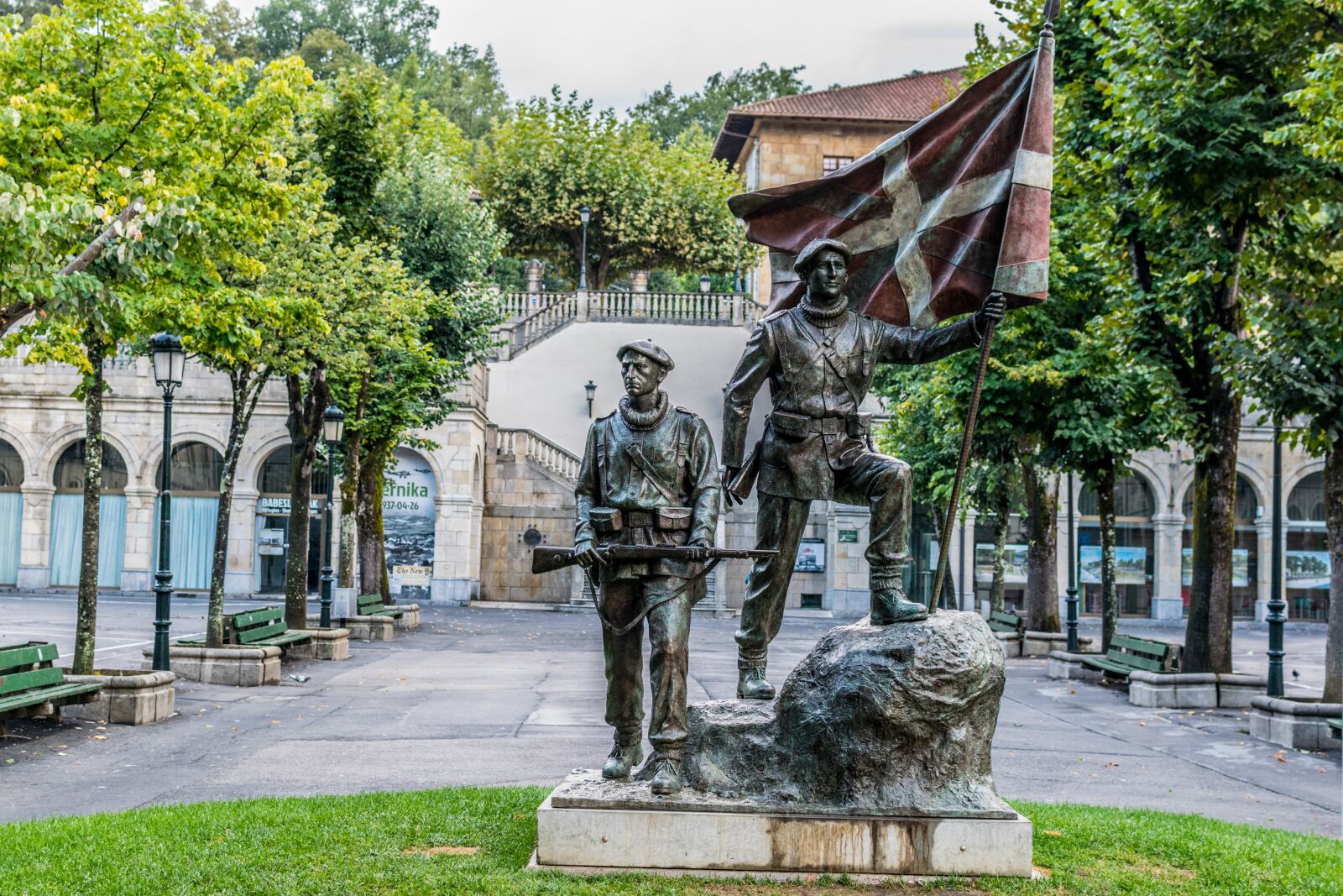 Nikon D3300 sample photo. Euskadi, tourism, sculpture photography