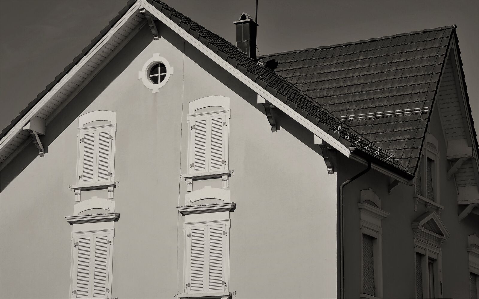 Canon EOS 80D sample photo. The window, the roof photography