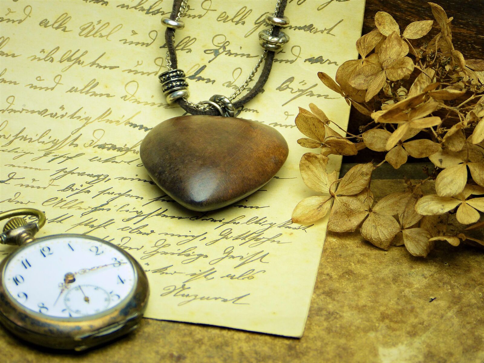 Panasonic Lumix DMC-FZ150 sample photo. Heart, wood, clock photography