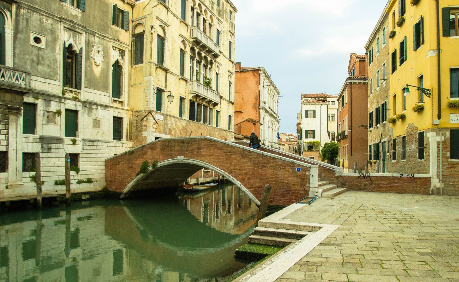 Canon EOS 600D (Rebel EOS T3i / EOS Kiss X5) sample photo. Venice canal, european, bridge photography