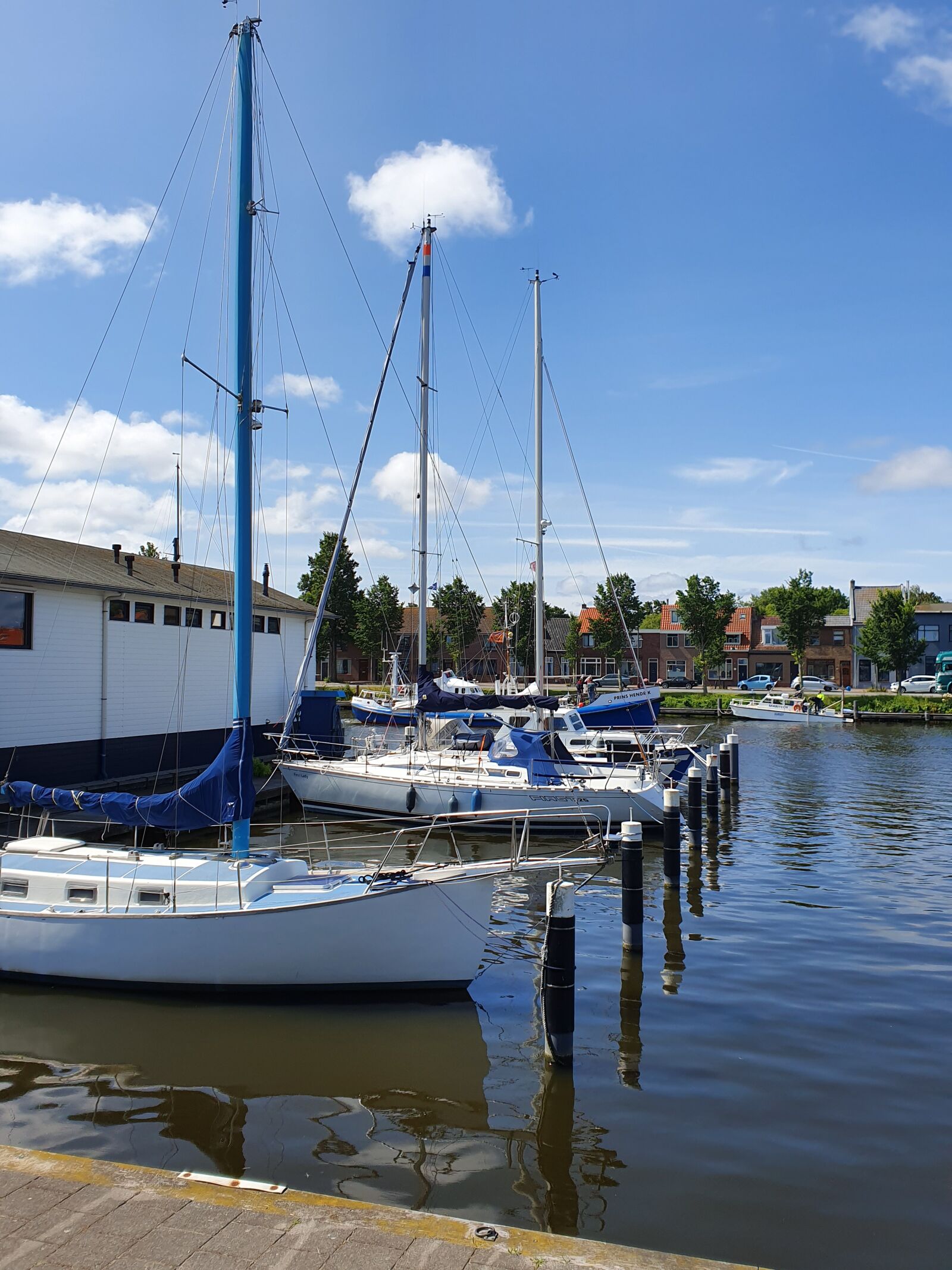 Samsung Galaxy S10+ sample photo. Sailing boats, port, summer photography