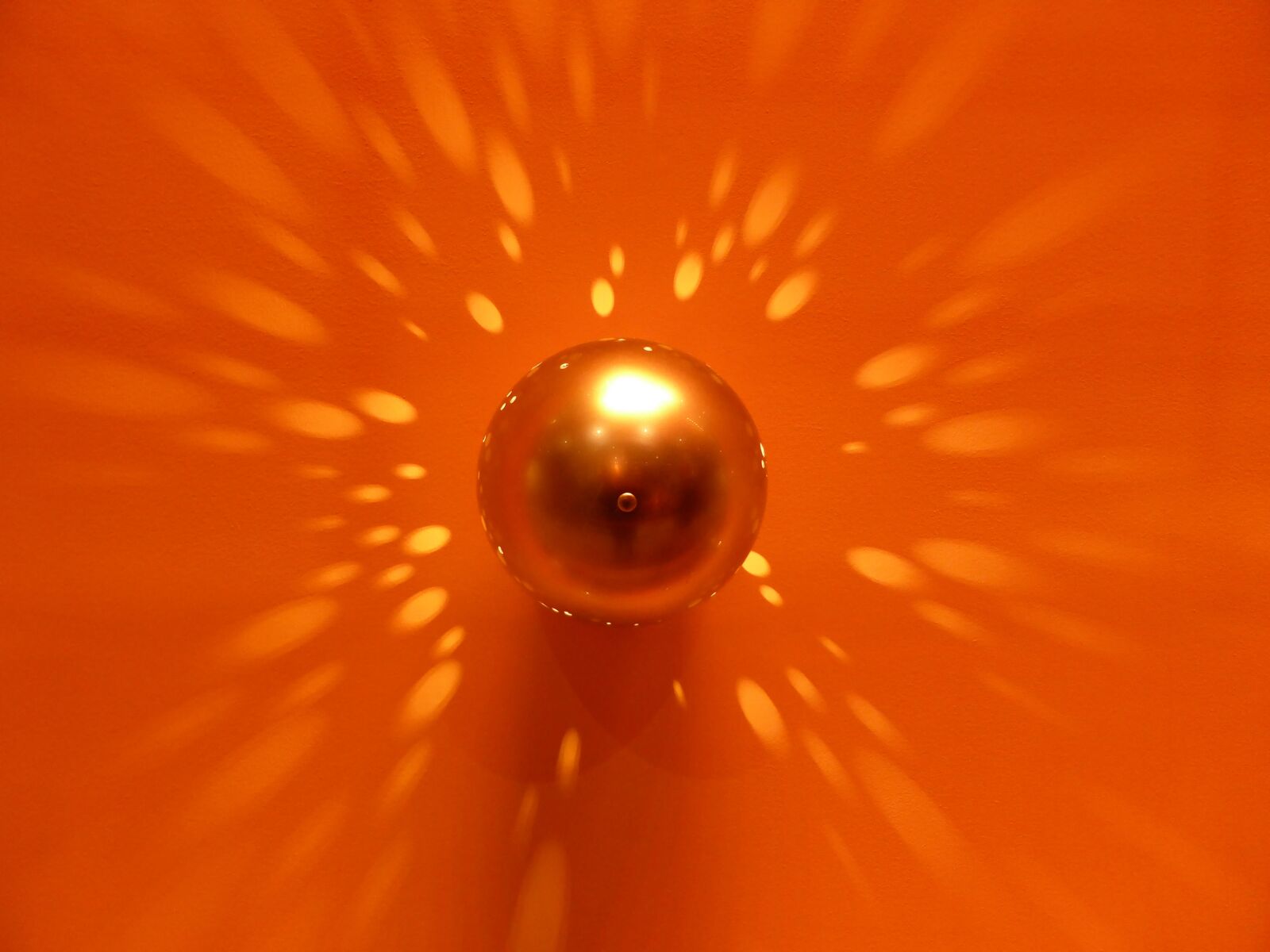 Panasonic Lumix DMC-ZS30 (Lumix DMC-TZ40) sample photo. Lamp, light, orange photography