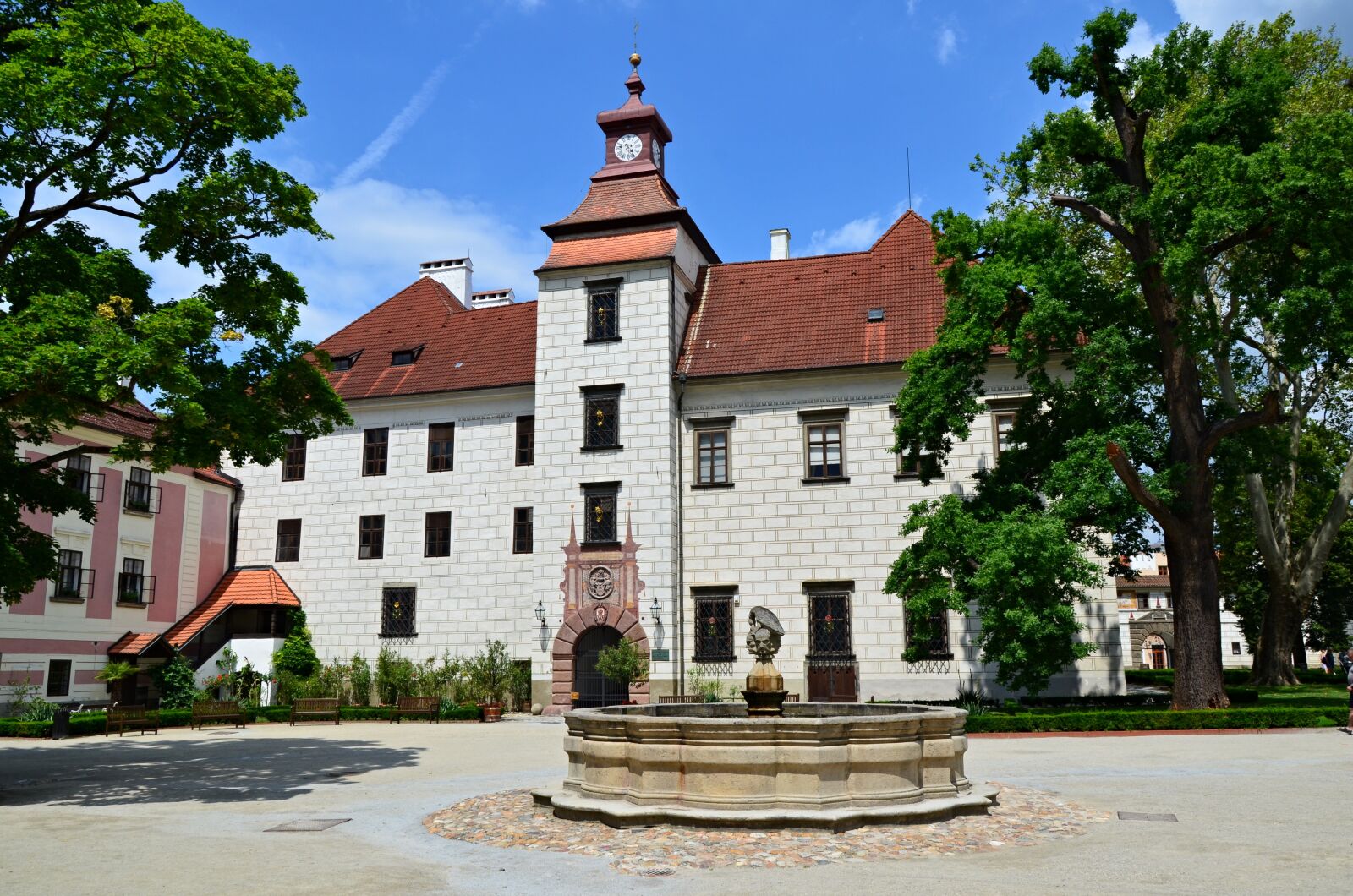 Nikon D5100 sample photo. Castle, city, fountain photography