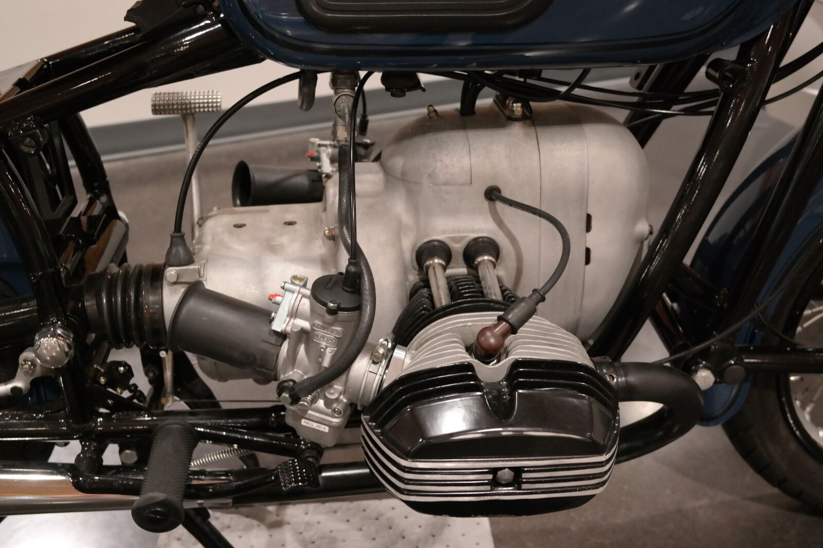 Samsung NX300 sample photo. Bmw, motorcycle, engine photography