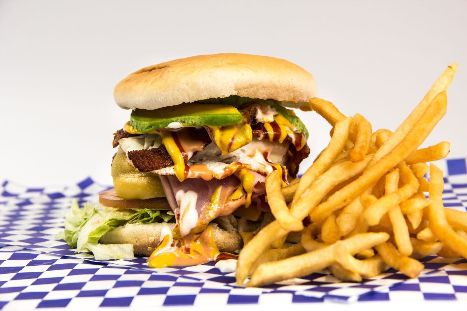 Canon EF-S 18-135mm F3.5-5.6 IS sample photo. Hamburger, foot, burger photography